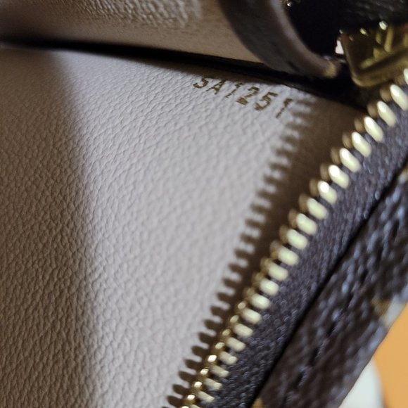 Authentic Brand New Louis Vuitton Toiletry 26 monogram canvas - full set - Picture 4 of 6